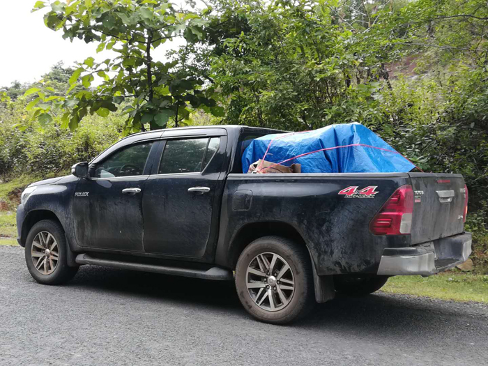 救災(zāi)車輛和物資奔赴現(xiàn)場(chǎng).jpg