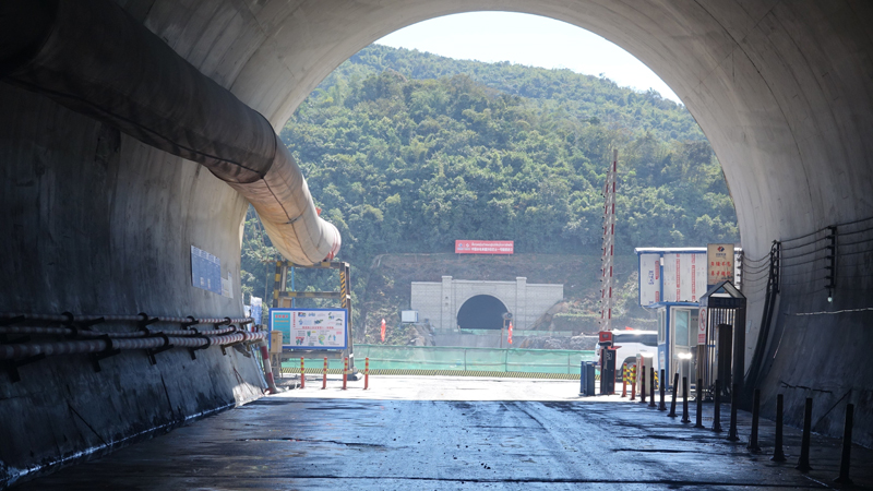沙嫩山二號(hào)隧道.jpg