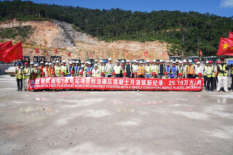 南屯1水電站碾壓混凝土月澆筑破世界紀錄.JPG