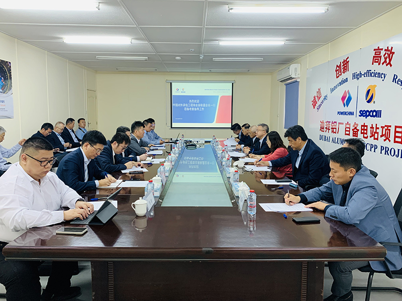 房秋晨一行聽取匯報(1).jpg