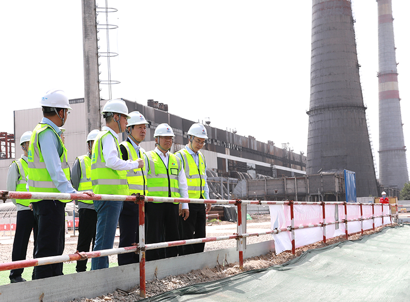 丁焰章深入公司承建的阿拉木圖2號(hào)電站項(xiàng)目現(xiàn)場(chǎng)調(diào)研.jpg